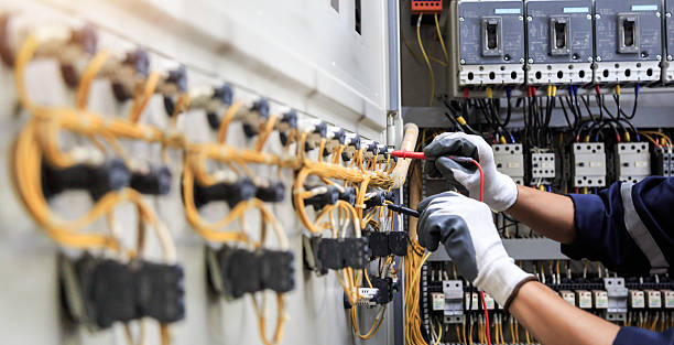 Professional Electrician technician working in St. Regis Park, KY